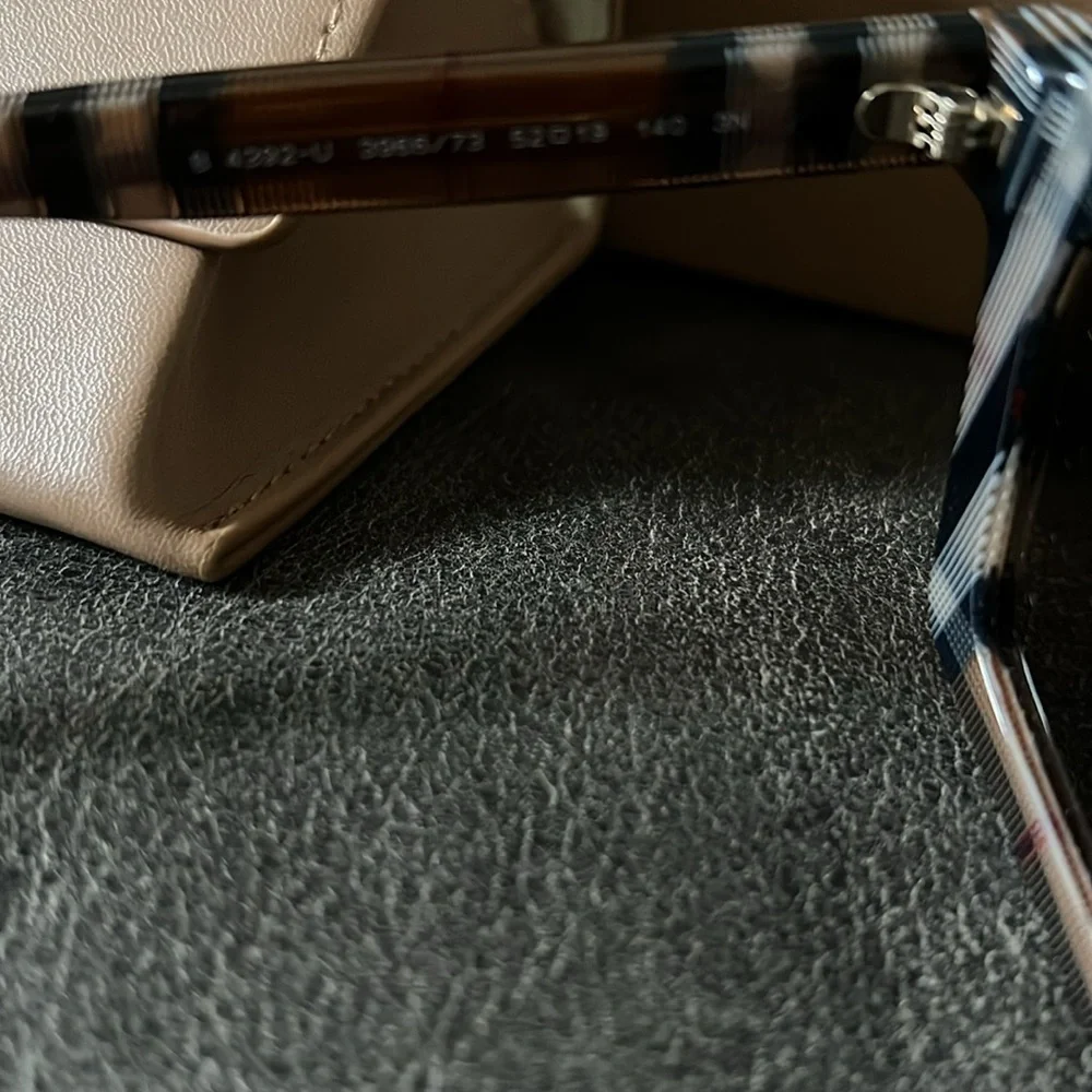 Brand new authentic Burberry sunglasses - Picture 7 of 7